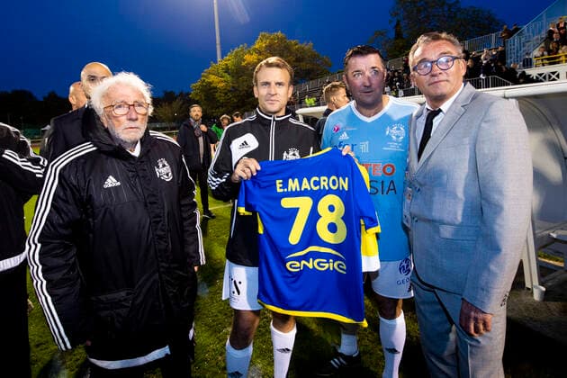 Emmanuel Macron - President de la Republique Francaise Karl Olive - Maire de Poissy FOOTBALL : Match de Gala du Varietes Club de France - 14 10 2021 JBAutissier Panoramic 