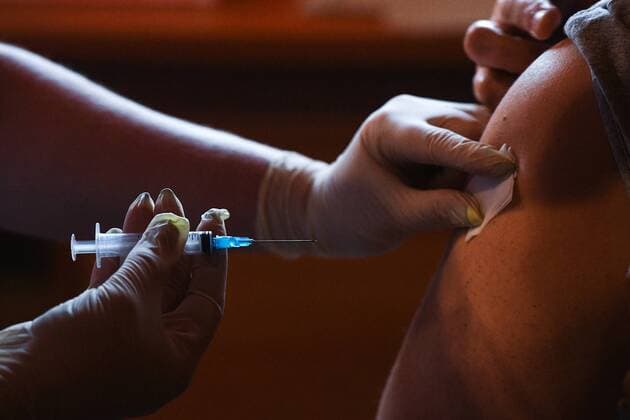 Russia Coronavirus Vaccination 6672846 15.10.2021 A medical worker vaccinates an employee of the Olympic Reserve Equestrian Sports School against COVID-19 in Novosibirsk, Russia. Alexandr Kryazhev Sputnik Novosibirsk Russia  Copyright: xAlexandrxKryazhevx