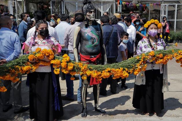 Sale Of Cempasuchitl Flower Begins In Xochimilco, Mexico City Representatives of the Most Beautiful Flower of the Ejido inside the Acuexcomatl Market in San Luis Tlaxialtemalco, Mexico City, prior to the inauguration of the sale of Cempasuchitl flower during the sanitary emergency by COVID-19 and the epidemiological traffic light in the capital on the eve of the Day of the Dead festivities in Mexico on November 1 and 2. Mexico City Mexico vieyra-notitle211014_npTxe  Copyright: xGerardoxVieyrax