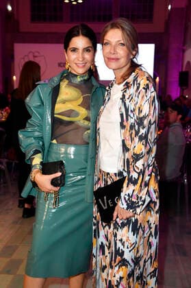 Chryssanthi Kavazi und Ursula Karven bei der Verleihung des 4. Iconista Award 2021 im Stadtbad Oderberger. Berlin, 14.10.2021