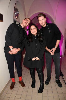 Bahar Kizil mit ihren Musikern bei der Verleihung des 4. Iconista Award 2021 im Stadtbad Oderberger. Berlin, 14.10.2021