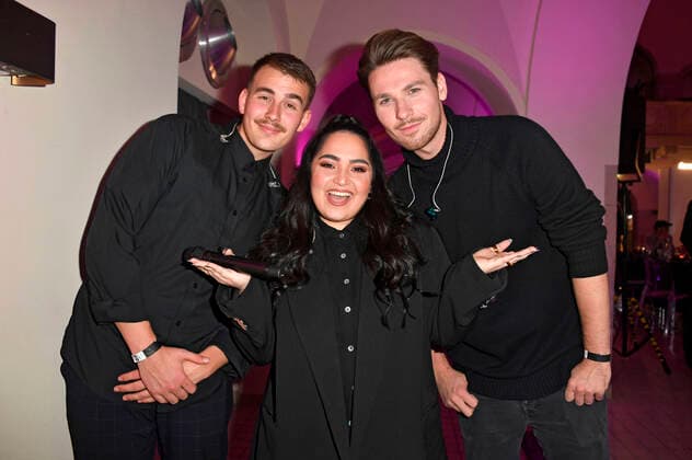 Bahar Kizil mit ihren Musikern bei der Verleihung des 4. Iconista Award 2021 im Stadtbad Oderberger. Berlin, 14.10.2021