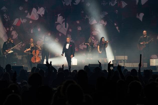 Roland Kaiser auf seiner Tour zu seinem Alles oder Dich Album. Roland Kaiser bei seinem Konzert im Rahmen seiner Alles oder Dich -Tour in Mannheim. Mannheim SAP Arena Baden-Württemberg