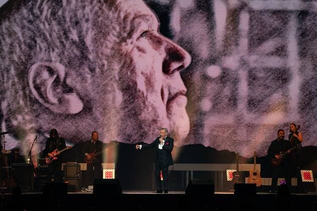 Roland Kaiser auf seiner Tour zu seinem Alles oder Dich Album. Roland Kaiser bei seinem Konzert im Rahmen seiner Alles oder Dich -Tour in Mannheim. Mannheim SAP Arena Baden-Württemberg