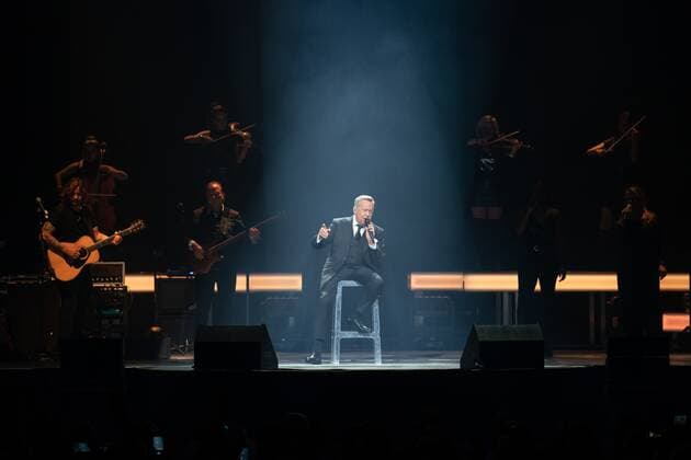 Roland Kaiser auf seiner Tour zu seinem Alles oder Dich Album. Roland Kaiser bei seinem Konzert im Rahmen seiner Alles oder Dich -Tour in Mannheim. Mannheim SAP Arena Baden-Württemberg