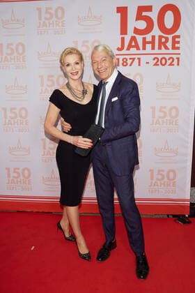 Grit Weiss und Prof.Dr.Jo Groebel - Verleihung des Askania Award 2021 im Capital Club Berlin am 15.10.2021. Askania Award 2021