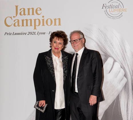 Roselyne Bachelot-Narquin et Thierry Fremaux sur le photocall de la soirÃ e de remise du prix Lumiere dans le cadre du Festival Lumiere, le 15 octobre 2021 Ã Lyon, France. CELEBRITES : Soiree Prix Lumiere 2021 - Festival Lumiere - Lyon - 15 10 2021 SandrineThesillat Panoramic 