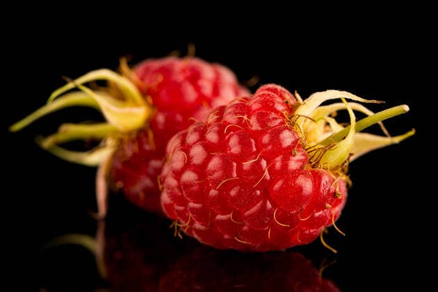 Fresh raspberries on black reflective background. Copyright: xx 14352720