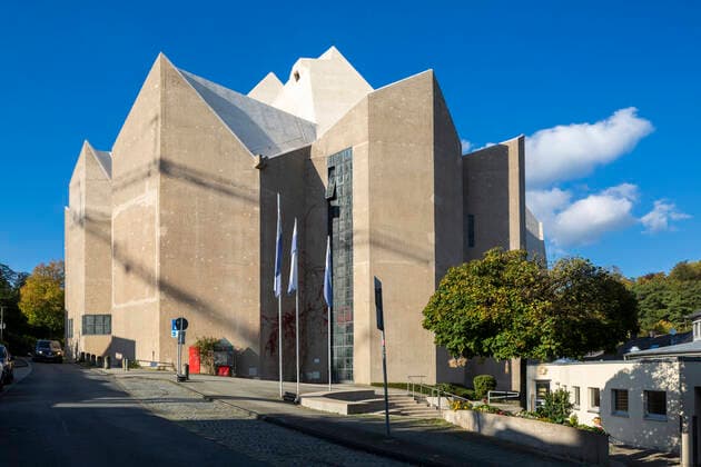 Nevigeser Wallfahrtsdom von Gottfried Boehm, Wallfahrtskirche Neviges, Mariendom, Dom Maria Koenigin des Friedens, Moderne, Brutalismus, Velbert, Bergisches Land, Niederbergisches Land, Nordrhein-Westfalen Deutschland, Velbert, Velbert-Neviges, Bergisches Land, Niederbergisches Land, Niederberg, Rheinland, Nordrhein-Westfalen, NRW, Nevigeser Wallfahrtsdom von Gottfried Boehm, Wallfahrtskirche Neviges, Mariendom, Dom Maria Koenigin des Friedens, Moderne, Brutalismus, Germany, Velbert, Velbert-Neviges, Bergisches Land, Niederbergisches Land, Niederberg, Rhineland, North Rhine-Westphalia, NRW, Pilgrimage Church Neviges by Gottfried Boehm, Cathedral Mary Queen of Peace, Mariendom, Wallfahrtsdom, modern art, Brutalism style *** Neviges pilgrima