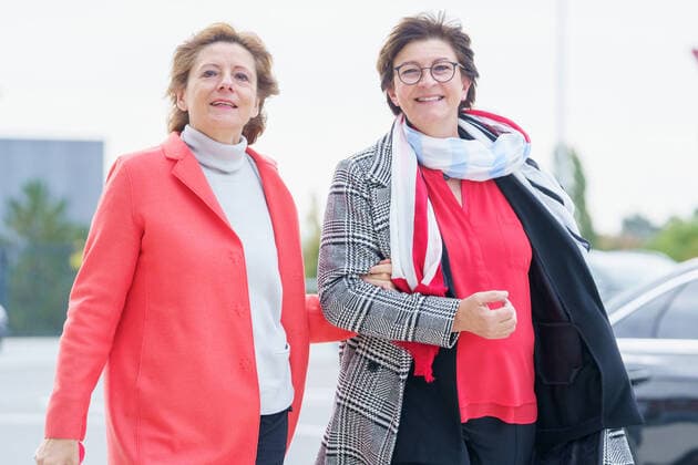 SPD, BÜNDNIS 90 DIE GRÜNEN und FDP setzen Sondierungsgespräche im hub27 auf dem Messegelände Berlin mit dem Ziel der Aufnahme von Koalitionsverhandlungen zu einer möglichen Regierungsbildung im Rahmen einer Ampel-Koalition nach der Bundestagswahl 2021 Ankunft am Morgen des Gesprächstags - Malu Dreyer, Saskia Esken;SPD, BÜNDNIS 90 DIE GRÜNEN und FDP setzen Sondierungsgespräche im hub27 auf dem Messegelände Berlin mit dem Ziel der Aufnahme von Koalitionsverhandlungen zu einer möglichen Regierungsbildung im Rahmen einer Ampel-Koalition nach der Bundestagswahl 202, Berlin Berlin Deutschland Messegelände Berlin *** SPD, BÜNDNIS 90 DIE GRÜNEN and FDP continue exploratory talks in hub27 at the Berlin Exhibition Grounds with the aim