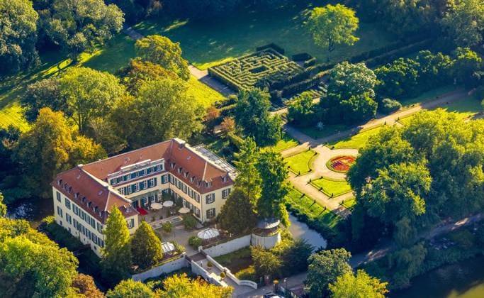 Luftbild, Wasserschloss Schloss Berge im Stadtteil Buer in Gelsenkirchen, Ruhrgebiet, Nordrhein-Westfalen, Deutschland !ACHTUNGxMINDESTHONORARx60xEURO! *** Aerial view, moated castle Berge in the district Buer in Gelsenkirchen, Ruhr area, North Rhine Westphalia, Germany ATTENTIONxMINDESTHONORARx60xEURO