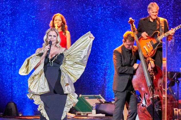 Barbara Schöneberger live bei einem Konzert ihrer Alles Gute und so weiter -Tour im Hannover Congress Centrum. Hannover, 16.,10.2021