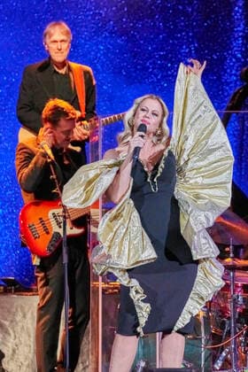 Entertainment Bilder des Tages Barbara Schöneberger live bei einem Konzert ihrer Alles Gute und so weiter -Tour im Hannover Congress Centrum. Hannover, 16.,10.2021
