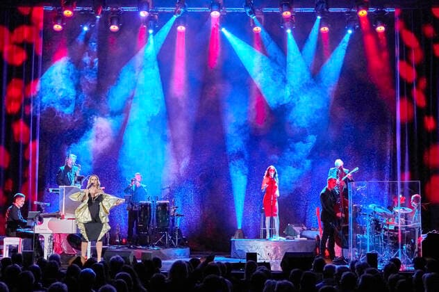 Barbara Schöneberger live bei einem Konzert ihrer Alles Gute und so weiter -Tour im Hannover Congress Centrum. Hannover, 16.,10.2021