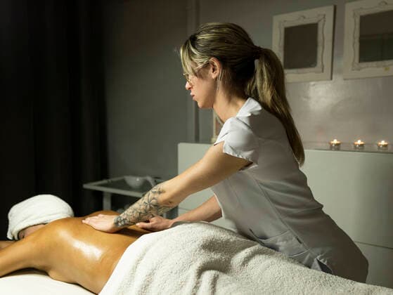 Unrecognizable female masseur massaging back of client in towel on couch in light spa center, Model released, Property released AlbertMorcillo_Hairdressing_24.jpg Copyright: xAlbertxMorcillox MR