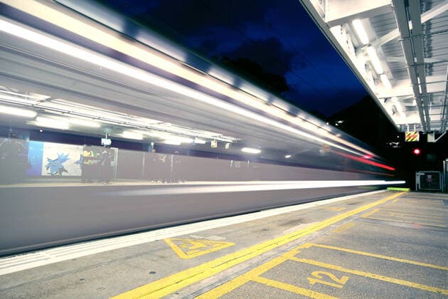IMAGO Creative: Corporate: Klimaschutz, Digitalisierung und Urbanisierung traffic tram traffic tram at night Copyright: xx 4023294