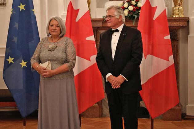 Staatsbesuch der Generalgouverneurin von Kanada in Berlin Staatsbesuch von Mary May Simon, Generalgouverneurin von Kanada, und Whit Fraser in Berlin. Staatsbankett im Schloss Bellevue. Defilee Berlin Berlin GER