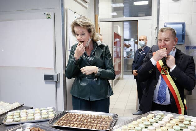 Bilder des Jahres 2021, Entertainment 10 Oktober Entertainment Themen der Woche KW42 Entertainment Bilder des Tages Königin Mathilde von Belgien besucht Provincial Hotel Schule in Namur Queen Mathilde of Belgium and Namur province governor Denis Mathen pictured during a visit of the Queen to the Provincial Hotel School of Namur (EHPN), in Namur, Tuesday 19 October 2021.  BRUNOxFAHY 3116855