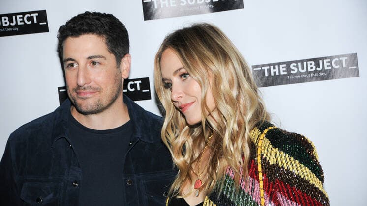 October 19, 2021, New York, NY, United States: Jason Biggs and Jenny Mollen attend The Subject film premiere held at Cinepolis Luxury Cinema in New York City. New York United States - ZUMAs197 20211019_zaa_s197_405 Copyright: xEfrenxLandaosx