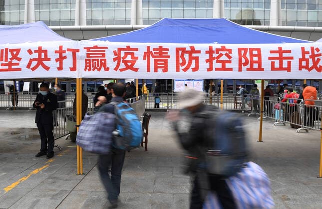 (211020) -- LANZHOU, Oct. 20, 2021 -- Photo taken on Oct. 20, 2021 shows Lanzhou Railway Station in Lanzhou, northwest China s Gansu Province. Northwest China s Gansu Province reported four new locally transmitted confirmed COVID-19 cases between 11 p.m. Tuesday and 11 a.m. Wednesday. ) CHINA-GANSU-LANZHOU-COVID-19-NEW CASES (CN) ChenxBin 