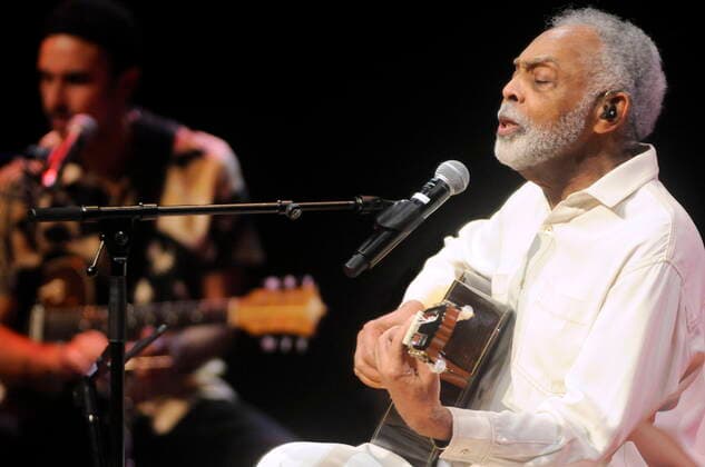 Der ehemalige brasilianische Kulturminister und Sänger Gilberto Gil mit seinem Sohn Bem Gil (li.) 2021 in der Essener Philharmonie. Former Brazilian secretary of cultural affairs and singer Gilberto Gil with his son Bem Gil (l.) at the Philharmonie Essen 2021. Essen NRW DEU;DE;GERMANY;DEUTSCHLAND;ALLEMAGNE