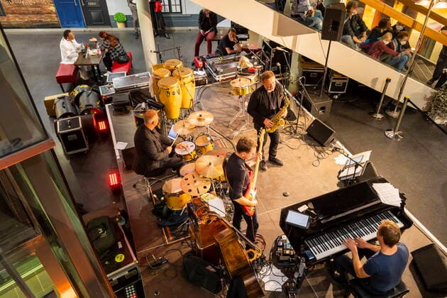 21. Jazztage Dresden Eröffnungskonzert des Jazzfestival mit internationalen und nationalen Jazzgrößen und dem besonderen Schwerpunkt Crossover. IVE KANEW & FRIENDS Dresden Sachsen GERMANY