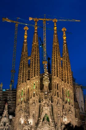 A view of Gaudi s Sagrada Familia church at dusk. La Sagrada Familia Church, Barcelona, Catalonia, Spain. Barcelona Catalonia Spain Copyright: xSergioxPitamitzx SSH-RM-SPBAR1104230215