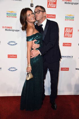 Gerit Kling mit Ehemann Wolfram Becker bei der Verleihung der Goldenen Bild der Frau im Stage Theater Neue Flora in Hamburg am 20.10.2021