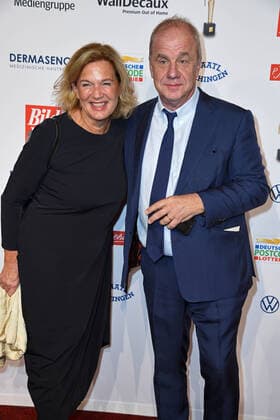 Hubertus Meyer-Burckhardt mit Ehefrau Dorothee Meyer-Burckhardt bei der Verleihung der Goldenen Bild der Frau im Stage Theater Neue Flora in Hamburg am 20.10.2021