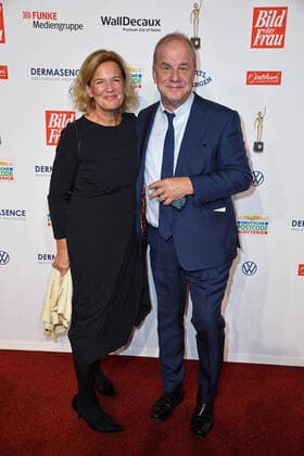Hubertus Meyer-Burckhardt mit Ehefrau Dorothee Meyer-Burckhardt bei der Verleihung der Goldenen Bild der Frau im Stage Theater Neue Flora in Hamburg am 20.10.2021