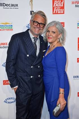 Birgit Schrowange mit Freund Frank Spothelfer bei der Verleihung der Goldenen Bild der Frau im Stage Theater Neue Flora in Hamburg am 20.10.2021
