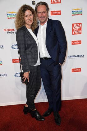 Helmut Zierl mit Freundin Sabrina Boecker bei der Verleihung der Goldenen Bild der Frau im Stage Theater Neue Flora in Hamburg am 20.10.2021