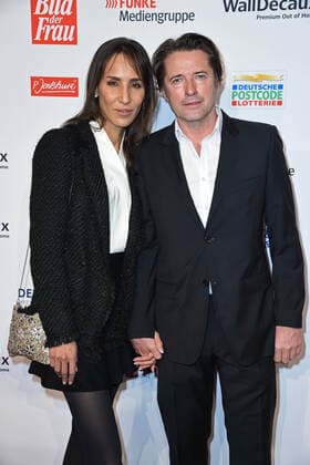 Bruno Eyron mit Freundin Friederike Dirscherl bei der Verleihung der Goldenen Bild der Frau im Stage Theater Neue Flora in Hamburg am 20.10.2021