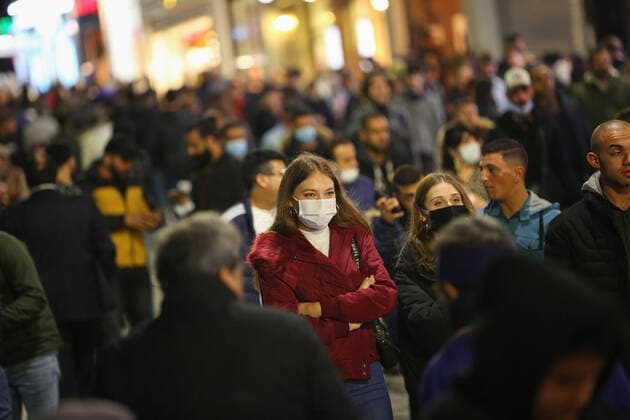 October 20, 2021, Istanbul, Turkey: Thousands of pedestrians walk along Istiklal Street, one of the most famous places in Istanbul. Istanbul Turkey - ZUMAs197 20211020_zaa_s197_455 Copyright: xHakanxAkgunx