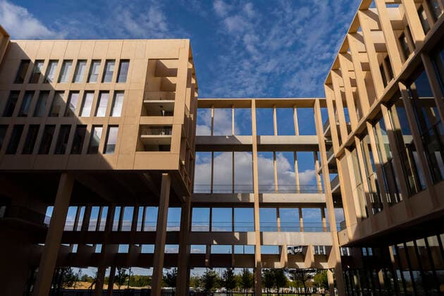 Architektur von Grafton Architects Palaiseau, France October 13, 2021 - TÃ lÃ com Sud Paris University in the Saclay area, south of the Ile de France region. This national school trains engineers and is specialized in information sciences and technologies as well as telecommunications GRANDES ECOLES, TELECOM SUD PARIS, PLATEAU DE SACLAY, ILLUSTRATION, CAMPUS, EDUCATION, DIPLOME, INSTITUT MINES TELECOM, INSTITUT POLYTECHNIQUE, GENERIQUE, DIPLOMES D INGENIEURS, TECHNOLOGIE, INNOVATION, ETUDIANTS, CHERCHEURS, POLE SCIENTIFIQUE, ESSONNE, FORMATIONS, NIVEAU D ETUDES,  Copyright: xVincentxIsorex
