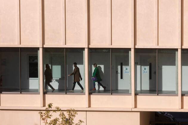 Architektur von Grafton Architects Palaiseau, France October 13, 2021 - TÃ lÃ com Sud Paris University in the Saclay area, south of the Ile de France region. This national school trains engineers and is specialized in information sciences and technologies as well as telecommunications GRANDES ECOLES, TELECOM SUD PARIS, PLATEAU DE SACLAY, ILLUSTRATION, CAMPUS, EDUCATION, DIPLOME, INSTITUT MINES TELECOM, INSTITUT POLYTECHNIQUE, GENERIQUE, DIPLOMES D INGENIEURS, TECHNOLOGIE, INNOVATION, ETUDIANTS, CHERCHEURS, POLE SCIENTIFIQUE, ESSONNE, FORMATIONS, NIVEAU D ETUDES,  Copyright: xVincentxIsorex