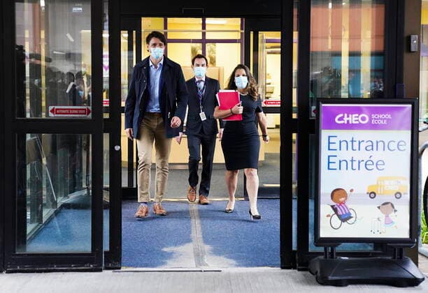 October 21, 2021, Ottawa, on, Canada: Prime Minister Justin Trudeau arrives to hold a press conference as he visits the Children s Hospital of Eastern (CHEO) Ontario in Ottawa on Thursday, Oct. 21, 2021. He s joined by Alex Munter, President and Chief Executive Officer of the CHEO, and Minister of Finance and Deputy Prime Minister Chrystia Freeland. Ottawa Canada  - ZUMAc35_ 20211021_zaf_c35_015 Copyright: xSeanxKilpatrickx