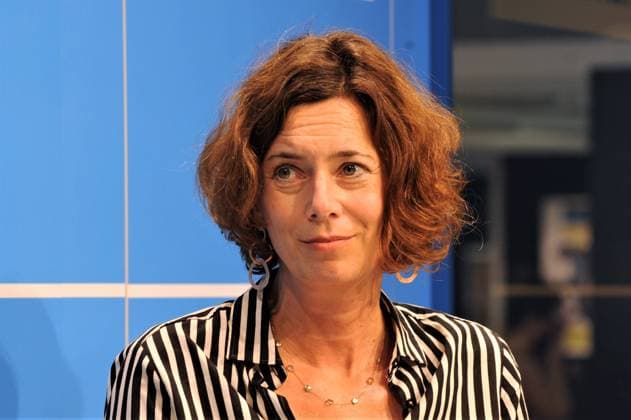 Journalistin und Autorin Eva Menasse bei einem Interview zu ihrem Roman - Dunkelblum - auf der Frankfurter Buchmesse. Bookfair Frankfurt 2021 *** Journalist and author Eva Menasse during an interview about her novel Dunkelblum at the Frankfurt Book Fair Bookfair Frankfurt 2021