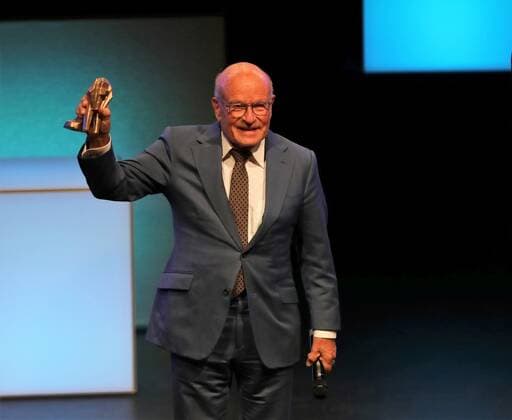 Entertainment Bilder des Tages 22.10.2021 Offenbach, Capirol 32. Hessischer Film- und Kinopreis Ehrenpreis des Hessischen Ministerpräsidenten ging an den Regisseur Volker Schlöndorff emspor, DFL regulations prohibit any use of photographs as image sequences and or quasi-video