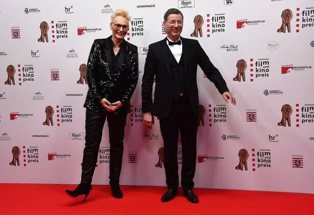22.10.2021 Offenbach, Capirol 32. Hessischer Film- und Kinopreis Das Moderatorenteam die Journalistin und Moderatorin Bärbel Schäfer und der Frankfurter Schauspieler, Drehbuchautor und Komödiant Rainer Ewerrien emspor, DFL regulations prohibit any use of photographs as image sequences and or quasi-video