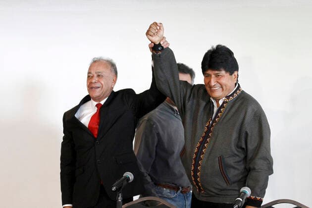 Bolivia s Former President Evo Morales Visit To Mexico To Offer A Press Conference MEXICO CITY, MEXICO - OCTOBER 22, 2021: Lead of the Labor Party of Mexico (PT), Alberto Anaya lifts the hand of the Former president of Bolivia, Evo Morales talks during XXV International Seminar The Parties and the New Society at Fiesta Americana Hotel. On October 22, 2021 In Mexico City, Mexico. (Photo by Luis Barron Eyepix Group) Copyright: xLuisxBarronx EYEPIXGROUP_LB_22102021_17509