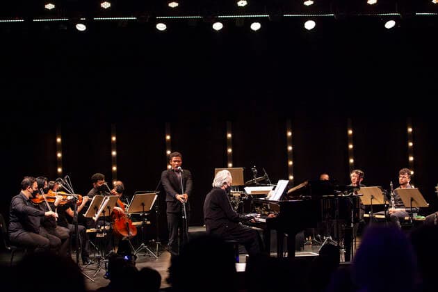 SÃO PAULO, SP - 22.10.2021: MAESTRO JOÃO CARLOS MARTINS - Conductor João Carlos Martins and tenor Jean William perform with Camerata Bachiana at Teatro Gazeta in São Paulo. x2133491x  ZéxCarlosxBarretta