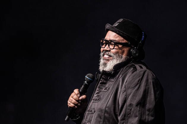 Jorge Aragao Konzert in Sao Paulo SÃO PAULO, SP - 22.10.2021: SHOW JORGE ARAGÃO - Musician Jorge Aragão performs in São Paulo with classics from his entire career. The samba dancer, singer, composer and one of the founders of the Fundo de Quintal Group took the stage at Tom Brasil, this Friday, October 22nd. x2133500x  VanxCampos