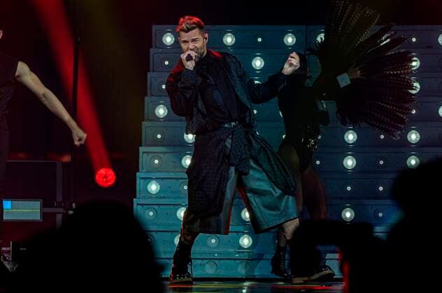 The Puerto Rican singer Ricky Martin sings this Friday during his concert of the tour Enrique & Ricky Live! at the FTX Arena in Miami, Florida USA 22 October 2021. Enrique Iglesias and Ricky Martín, two giants of Latin music, continue to entertain and excite the public throughout their tour of the United States accompanied by Sebastian Yatra as a special guest. Enrique Iglesias and Ricky Martin arrive in Miami on a historic tour with Sebastian Yatra !ACHTUNG: NUR REDAKTIONELLE NUTZUNG!  Copyright: xGiorgioxVierax USA2887 20211023-655ea10593b74de8fc8ebd9aab8fc843a1e4cee6