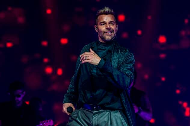 The Puerto Rican singer Ricky Martin sings this Friday during his concert of the tour Enrique & Ricky Live! at the FTX Arena in Miami, Florida USA 22 October 2021. Enrique Iglesias and Ricky Martín, two giants of Latin music, continue to entertain and excite the public throughout their tour of the United States accompanied by Sebastian Yatra as a special guest. Enrique Iglesias and Ricky Martin arrive in Miami on a historic tour with Sebastian Yatra !ACHTUNG: NUR REDAKTIONELLE NUTZUNG!  Copyright: xGiorgioxVierax USA2890 20211023-b550e34d6bdf6426b3da07c9ef731f5d0c05a712