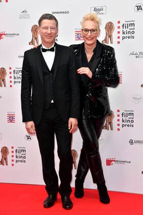 Rainer Ewerrien und Bärbel Schäfer bei der 32. Verleihung des Hessischen Film- und Kinopreises im Capitol Theater. Offenbach, 22.10.2021