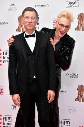 Rainer Ewerrien und Bärbel Schäfer bei der 32. Verleihung des Hessischen Film- und Kinopreises im Capitol Theater. Offenbach, 22.10.2021