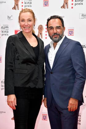 Franziska Maral mit Ehemann Adnan Maral bei der 32. Verleihung des Hessischen Film- und Kinopreises im Capitol Theater. Offenbach, 22.10.2021