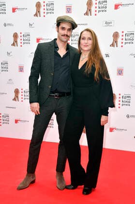 Max Befort und Barbara Philipp bei der 32. Verleihung des Hessischen Film- und Kinopreises im Capitol Theater. Offenbach, 22.10.2021