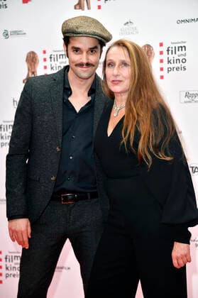 Max Befort und Barbara Philipp bei der 32. Verleihung des Hessischen Film- und Kinopreises im Capitol Theater. Offenbach, 22.10.2021